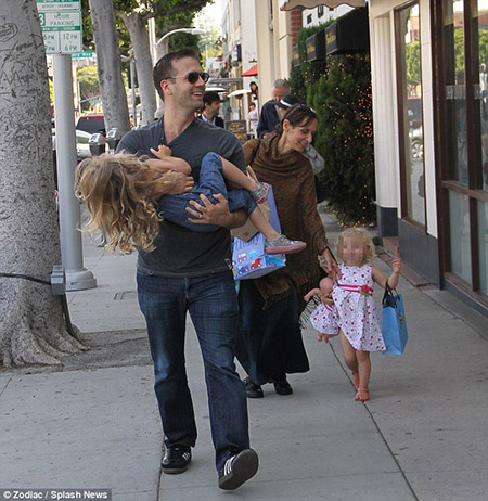 Max Kellerman enjoying day out with wife Erin Manning and daughters