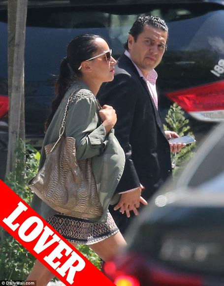 michael wainstein and elyse Bensusan holding hands in the New York City