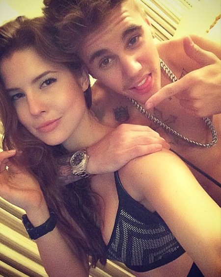 Amanda Cerny was in a relationship with Justin Beiber