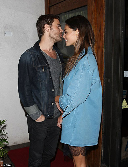 Phoebe Tonkin And Paul Wesley Back Together Is The Couple Getting Married