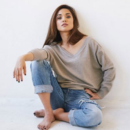 Actress Summer Bishil Dating her Boyfriend for a long time; Are they