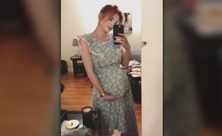 Bella Thorne posed as a pregnant with a fake baby bump on her Instagram