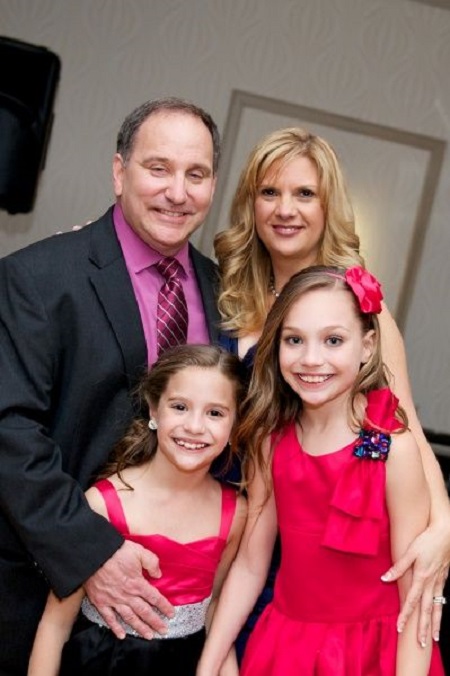 Melissa Gisoni and Greg Gisoni with their children,