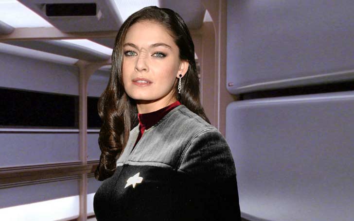 Alexa Davalos Dating Someone After A Long Break Or Still Single