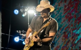 Singer Brad Paisley's Dating History and Married Life