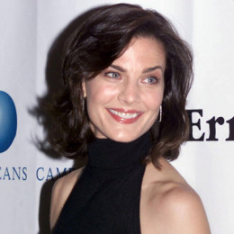 Terry Farrell wiki, affair, married, husband, Son, Family, with age ...