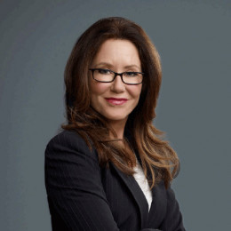 Mary McDonnell 