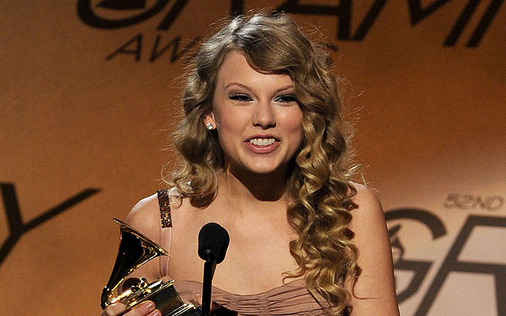 Shake It Off Singer Taylor Swift Makes Rare Public Appearance Alongside Joe Alwyn After Ditching Grammys