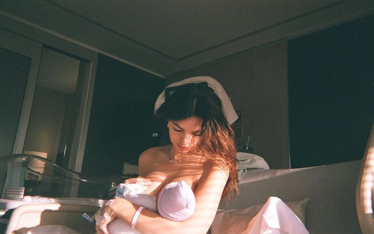 Model Emily Ratajkowski Shares Beautiful Raw Pictures Of Her First Child From Labor 